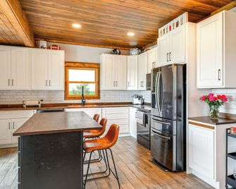 Family-Friendly Seward Home w/ Sauna & Pool! - Seward
