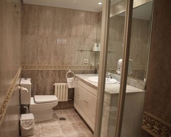 Hostal Acella - Pamplona - Kamar Mandi