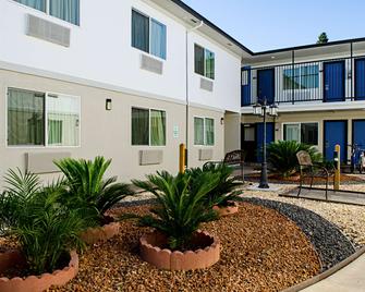 Motel 6 Modesto - Downtown - Modesto - Building