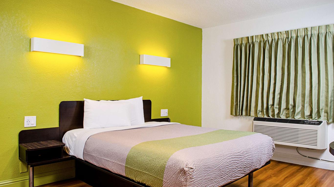 موتل 6 موديستو، كاليفورنيا - داونتاون