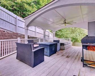 Spacious Atlanta Home W/ Hot Tub - Milton - Patio