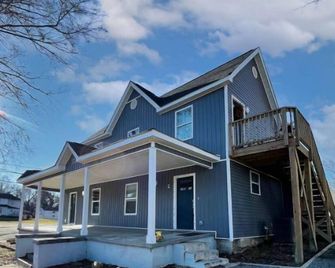 Modern & Cozy Concord Escape 2br/1bth Apt - Concord - Building