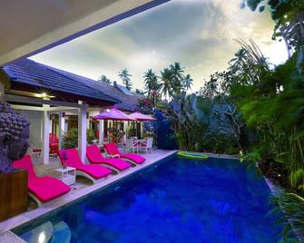 Lombok Senggigi Hotel - Senggigi - Pool