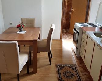 St George B&B - Korenica - Spisestue