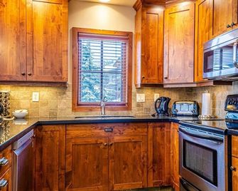 Woodhaven #36 By Bear Country - Sun Peaks - Kitchen
