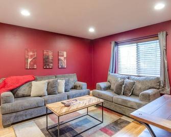 Monster Jam/Rv Shows/Dome/Concerts/Comedy/Museums - Tacoma - Living room