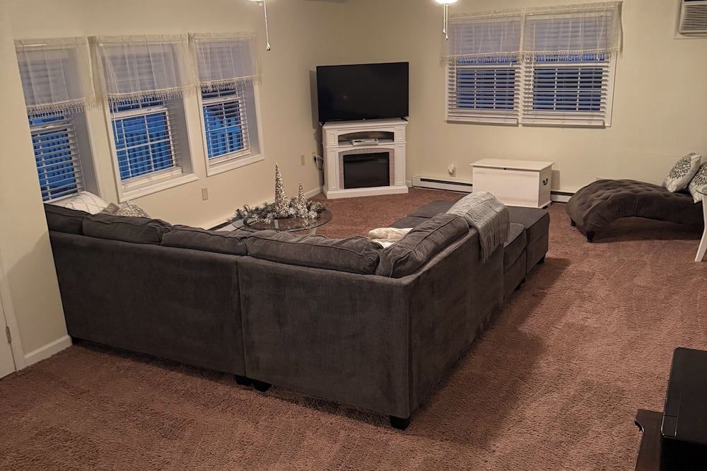 Charming Mountain Top Suite. Minutes from Ski Liberty and Gettysburg.
