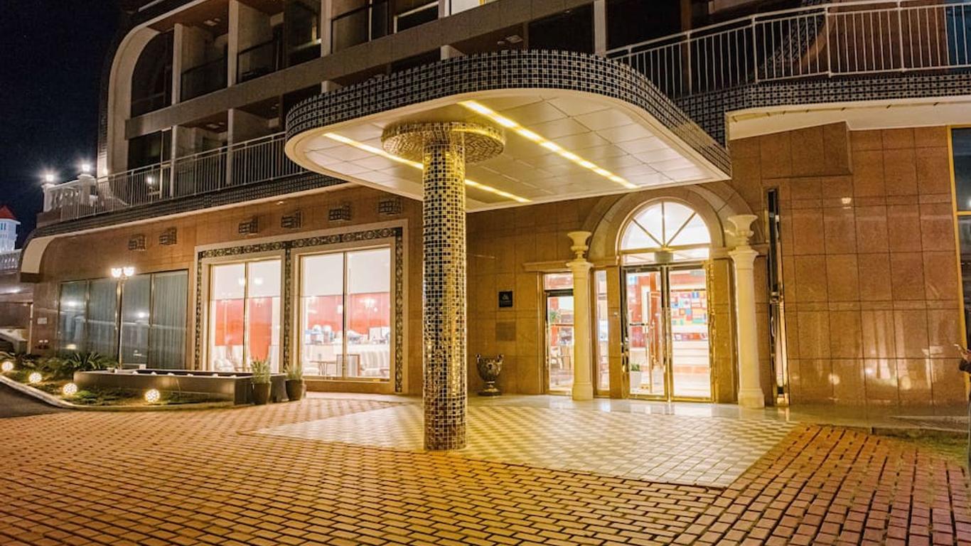 Goldone Hotel & Suites