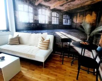 One bedroom by the Park Old Town Belle Vue Timisoara - Timisoara - Living room