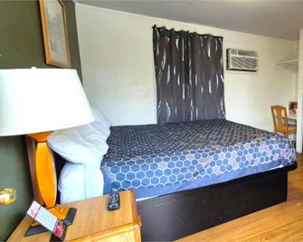 Economy Inn Cadillac MI by Hotel O - Cadillac - Schlafzimmer