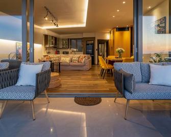 C.P. Luxury Suite - Heraklion - Living room