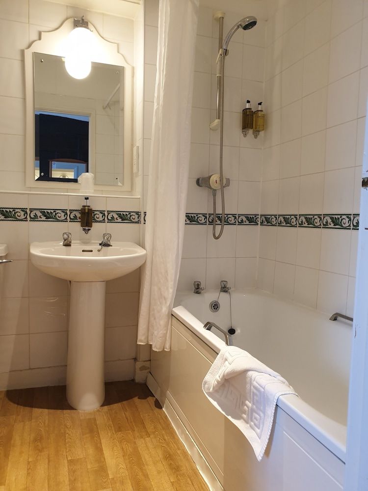 Red Lion Hotel - Basingstoke - Bathroom