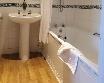 Red Lion Hotel - Basingstoke - Bathroom