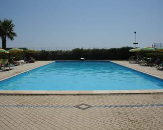 Villaggio La Fenice - Sellia Marina - Pool