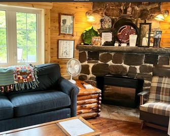 Cobblestone: Natures Little Haven bruce Peninsula Permit Number Sta-2024-249 - Lion's Head - Living room