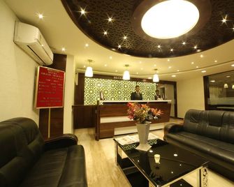 Hotel Grand Pragati - Surat - Rezeption