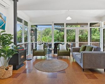 Spacious Coastal 4-Bed Steps from the Sand - Sorrento