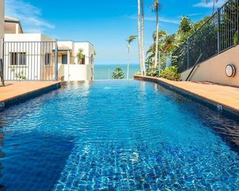 Ocean View Villa - Yeppoon - Bazén