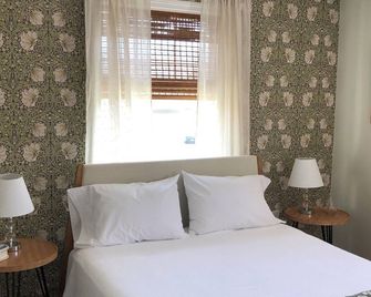 Sea Fog Cottage - Camden - Bedroom