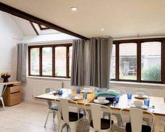 Charming Oxford Cottage - Oxford - Dining room