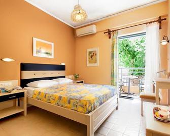 Rea Hotel - Palaiochora - Bedroom