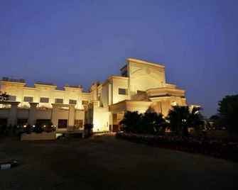 The Competent Palace Hotel - Jhājra - Edificio