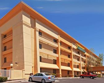 La Quinta Inn & Suites by Wyndham El Paso West Bartlett - El Paso - Rakennus