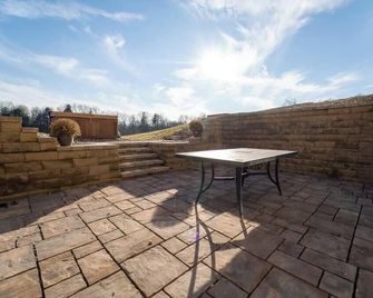 Luxurious retreat for body&soul/king suite/hot tub - Mercer - Balcony