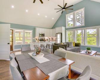 Lakefront Oasis, priceless view, Dock, Deck, Game Room, p/table, Firepit, Kayaks - Wedowee - Dining room