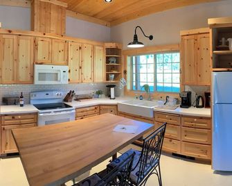 New Barn Dominiam on Marks Creek, next to Ochoco National Forest - Prineville - Keuken