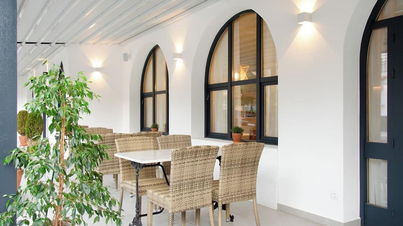 Hotel Medes II