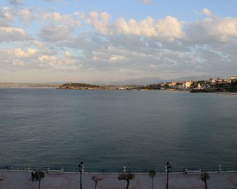 Hotel Chiqui - Santander - Außenansicht