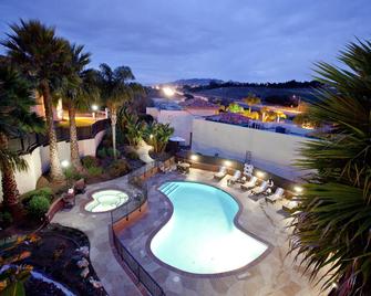 Holiday Inn Express Grover Beach-Pismo Beach Area - Grover Beach - Bazén