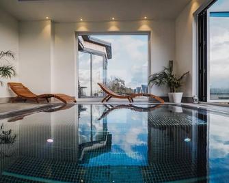 Elements Suites - Chedzoy - Piscina