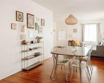 Walk To Beach Restaurants - 5 Guests - لونغ بيتش - غرفة طعام