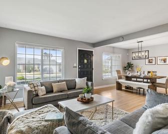 Luxostays | ! Modern 3b #king Bed #sfo#family - South San Francisco - Living room