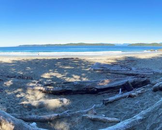Woods End Landing - Bamfield - Beach