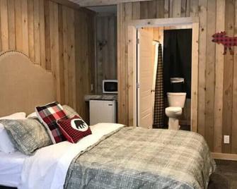 2 Queen Beds, Wifi, Mini Fridge, Microwave, Full Bathroom - Island Park - Schlafzimmer