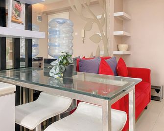 Homey 1br Apartment @ Bassura City - Yakarta - Comedor