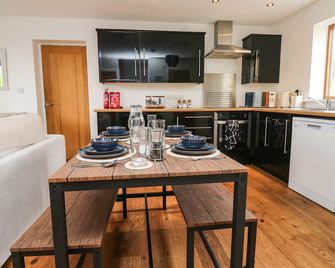 Little Rondeval, Pet Friendly, Character Holiday Cottage In Totnes - Totnes - Kitchen