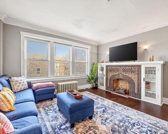 Classy Apt/Comfy Beds/25mins To Ordmdwdthosp - Berwyn - Living room