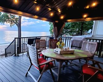 The Julia Kennedy Beach House - Leamington - Balcony