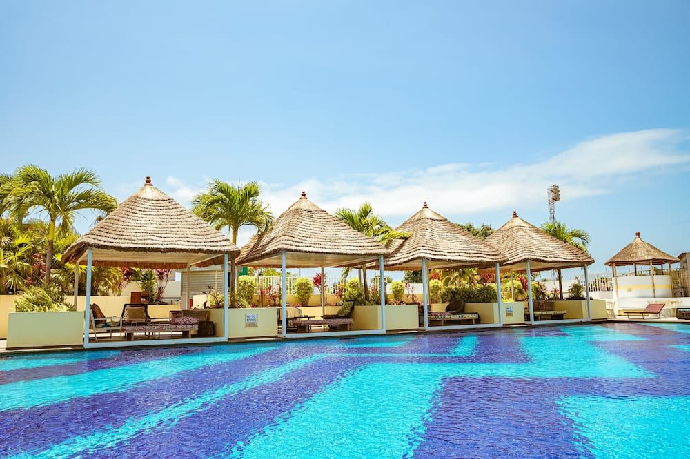 Hotel 2 Fevrier - לומה - בריכה