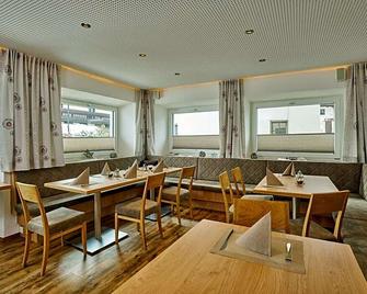 Gasthof Hotel Post - اويتز - مطعم