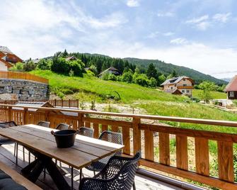 Plushy Holiday Home in Sankt with 2 Saunas & Hot Tubs - Sankt Margarethen im Lungau - Varanda