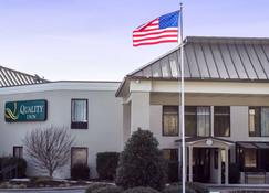 Quality Inn & Suites - Wilson - Bâtiment