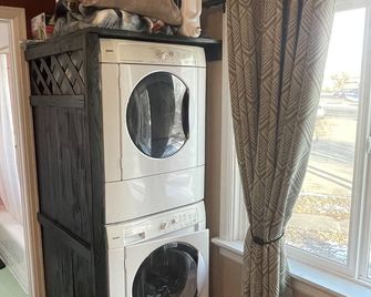 The Birdhouse. Studio apartment. Pets welcome, close to downtown and airport. - Айдахо-Фолс - Пральня
