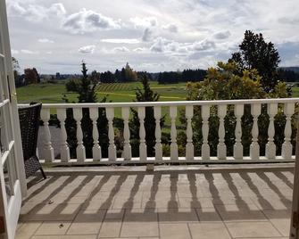 Grand Chateau On 34 Acre Vineyard Minutes From Portland Oregon - Vancouver - Balcony