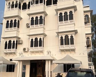 Lotus hotel - Nāthdwāra - Building