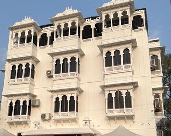 Lotus hotel - Nāthdwāra - Building